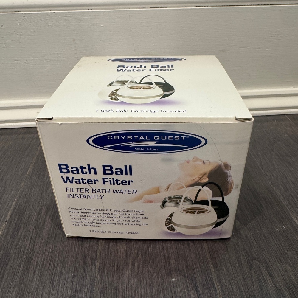 NWT Crystal Quest Bath Ball Water Filter - Classic White